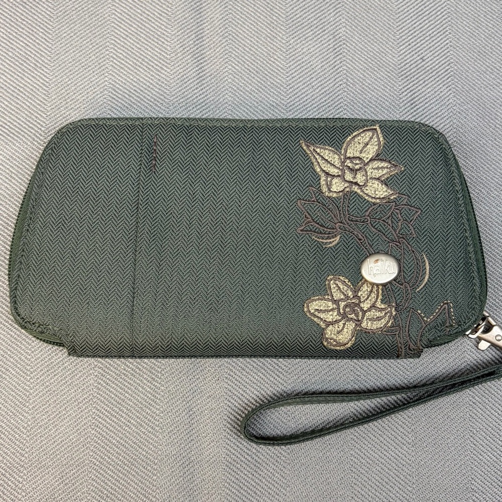Haiku balsam green, wristlet, zippered, wallet, multi card holder